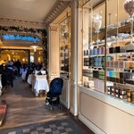 ANGELINA - 入口すぐ横でテイクアウトも有り