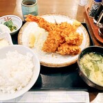 Sugamo Tokiwa Shokudou - ミックスフライ(大海老フライ アジフライ カキフライ×2)定食(ご飯、みそ汁、新香) タルタルソース