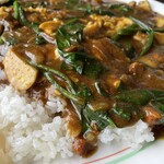 カレー館 - ほうれん草、きのこ、玉子がたっぷり