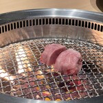 やきにく九 - 極上タン　厚