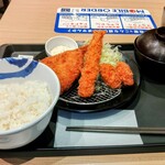 松のや - 海鮮3種（カキフライ2個・アジフライ1枚・海老フライ1尾）盛合せ定食　1090円(税込)