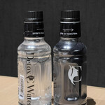 やきにく九 西麻布本店 - デトックスウォーター（左開栓前、右開栓後）