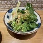 Yoisakanato Meshi Kamosuya - お通しのサラダ