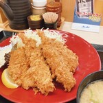 かつや - 海老ヒレメンチカツ定食、979円。