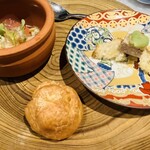 Bon Village Oser - 寒ブリと白ネギ。グジェール。茶美豚パテとりんごのブランタード。チーズの風味いっぱいのグジェールがシャンパーニュと合います♥️