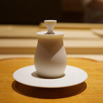 炎水 - ●引き立ての一番出汁
      5年熟成昆布、鰹、お水と素材の旨味のみ。