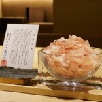 炎水 - この会に使用するたった今しがた削りたての鰹節。 鹿児島の指宿産。