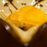 炎水 - からすみはしっとり柔らかく、えんみを抑えた優しい旨味を広げていく。 その僅かな塩気をお米に染める、この感覚が実に心地よく、小角大根と三福海苔もあわせて。