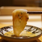 炎水 - てっさをあん肝に潜らせるという秘技。。 乳化させたあん肝を絡ませれば、実直すぎるほどの甘旨味をガッツリ炸裂！