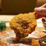 炎水 - 豪快な食感と共に膨らむ衣もスパイシーな旨さ！ 身はしっとりとゼラチン質に纏わりつく旨味とが一体になり、その味の相乗が堪らない。。 衣をしっかり完成させているからこその油の軽さが美味しさの最大の秘訣に！ ケンタッキー好きには堪らない美味さ！！