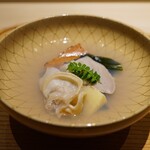 炎水 - ●お椀
      蛤、若筍（鹿児島）、わかめ（鳴門）