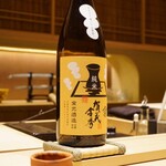 En Sui - ◉ぬる燗
      賀茂金秀 純米
      するする優しいお燗酒。