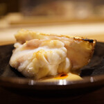 炎水 - 弾むような旨味が口中を埋め尽くすと共に、胡麻ダレが肉汁にコクを与えて、これもまた美味い！ メニューにはない味つけ。