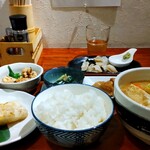 Yaki Miso Ramen Yadoya - 豚汁セット 1000円﻿ (豚汁並盛り、ご飯、お漬物、おかず2品)、白ミル貝お造り 500円、タラ白子こんぶ和え 300円