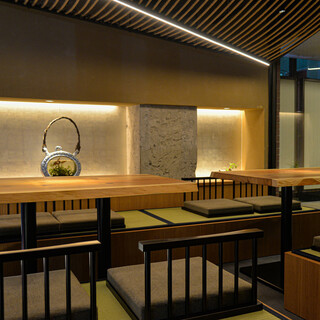 和モダンな店内