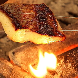 [Dinner Menu] Enjoy Saikyo-yaki seasonal fish and charcoal-grilled duck meat.