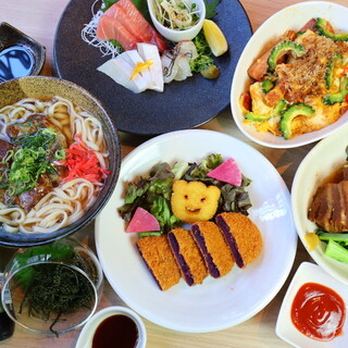 在冲绳料理的包围下度过幸福的时光。宴会套餐请随时咨询我们♪