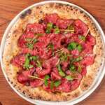 Roast beef pizza with meat