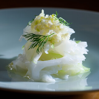 コースを通して、季節の滋味を味わい尽くす