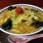龍上海 - 冬季限定、からみそ中華！  ラードで炒めたたっぷりの野菜が良いね。この野菜によって、スープの味わいもからみそラーメンとは異なる印象。きくらげもウレシイ♡