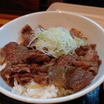 Shunsaikicchimmitona - 牛スジ煮込み丼 アップ
