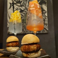とり料理 鳥者 - 鴨肉のバーガー。一番ジャンキーなメニュー、、、だけど、やっぱりヘルシー(笑)