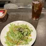 Yuu's PIZZA - サラダと飲み放題のアイスピーチティー