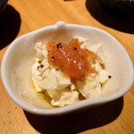 炭火焼鳥と水炊き 五郎一 - クリームチーズの昆布〆明太子のせ