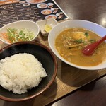 BAW BAW 居酒屋 - ミャンマー定番定食(ナマズ魚スープとそうめん)