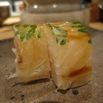 器楽亭 - 平目の昆布〆と山椒の寿司