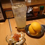炭火焼鳥と水炊き 五郎一 - 凍結リッチレモンサワー＆クリームチーズの昆布〆明太子のせ