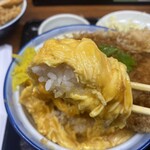 Katsudon Wakaba - 玉子でご飯を包んでパクリ