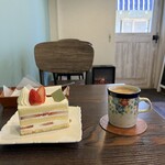 Konditorei KALAS - これで940円。ショートケーキ580円。コーヒー360円。