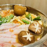 Taishuu Koshitsu Sakaba Kumachan Shabushabu Nabe Kuma No Kakurega - 