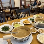 HOCK Shark Fins - 空芯菜、野菜炒め、エビの卵カレー炒め、エビのクリームソース和え