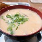 銀シャリ en - 水曜の百円粕汁♡（汁の中にはドデカイ鮭の身が）