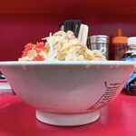 ラーメン二郎 - ラーメン900円アブラ、紅生姜