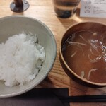 Hikiniku To Kome - ご飯が美味しい！これすっごく大切！ハンバーグ美味しくてもご飯が美味しくなければリピートは厳しいもんね♪お味噌汁も塩っぱくなくて良き。