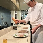 オーパス ワン - シェフが横で　パフォーマンスをしてくれ