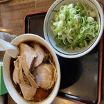 らーめん亭 赤門 - むかしﾁｬｰｼｭｰ醤油 + 麺とネギ大盛！