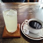 喫茶ロード - セットに付くドリンクはレモンジュースとホット珈琲に♪