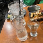 炭次郎酒場 - 2杯目、山形は、ばくれん。娘は梅干しサワー。お、お前渋い。