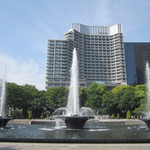 パレスホテルと和田倉噴水公園