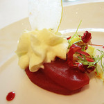 CROWN - 鴨フォアグラのクレームブリュレ　青リンゴのシャンティーとチップ　アンディーブと胡桃のサラダと共に