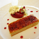 CROWN - 鴨フォアグラのクレームブリュレ　青リンゴのシャンティーとチップ　アンディーブと胡桃のサラダと共に