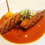 CROWN - シャラン産鴨胸肉のグリエ　エピス風味のレッドキャベツのコンポテ　フォアグラ入りジュ