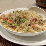 オーパス ワン - 友人は　炒飯をチョイス。　一口頂きましたが　素材の味だけで勝負という感じですかね。