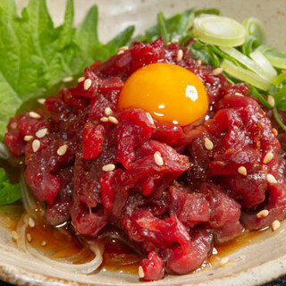 Yukhoe's popularity is rapidly increasing ♪ Fresh "horse sashimi" delivered directly from the home of Kumamoto