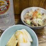 秋田屋 - レモンサワー、煮込み、お新香