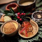 茜坂大沼 - 名物の八寸。華美ではなく、心に染みる美しさです。